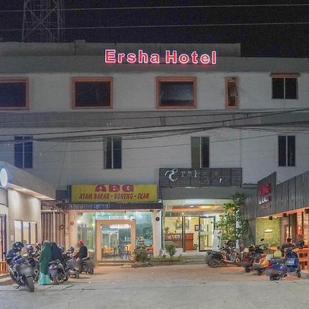 Ersha Hotel Banjarmasin  Buitenkant foto