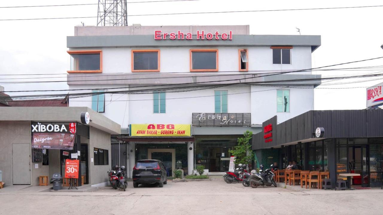 Ersha Hotel Banjarmasin  Buitenkant foto